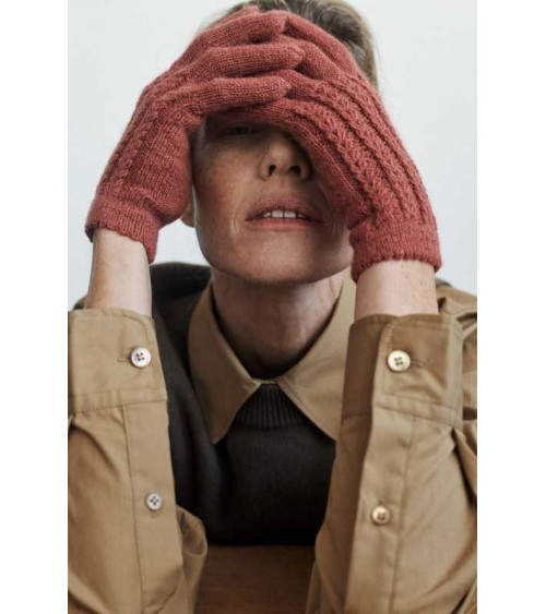 Handcraft - Helga Isager & Helga Jóna Thórunnardottir