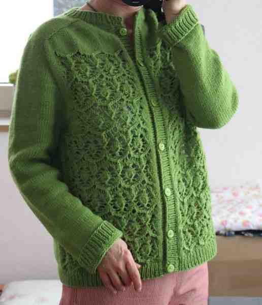 zelený sveter